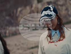 Мона представя песента „Сила“, която дава глас на тишината и обединява светове, снимка – екип Мона