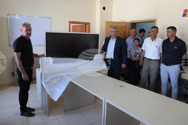 Фондация "Българска памет" направи дарения за училищата в Големо и Мало Острени в Голо бърдо, Албания