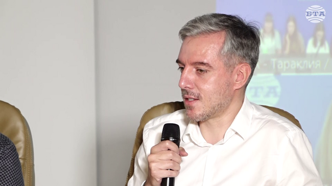 Кристо не бяга от родината си, той бяга от репресиите, бяга от тоталитарния език, който му слага таван, каза журналистът Даниел Ненчев