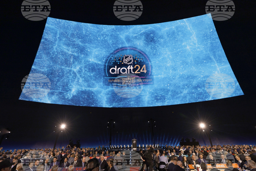 Decentralized Draft Hockey