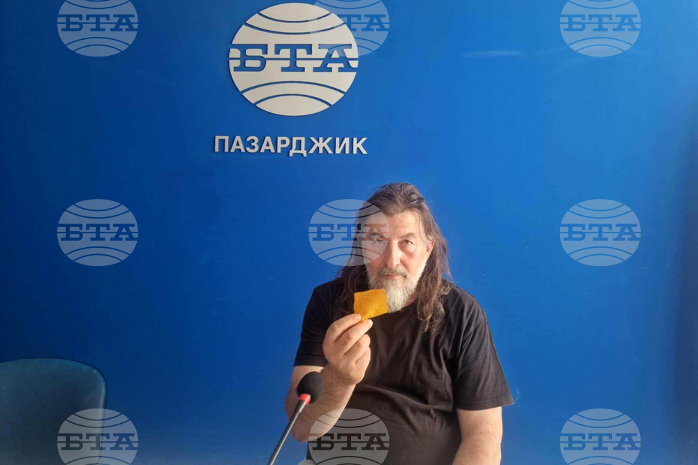 Винаги съм се интересувал и възхищавал от творчеството на Кристо и Жан-Клод, каза художникът Васил Петров в Пазарджик