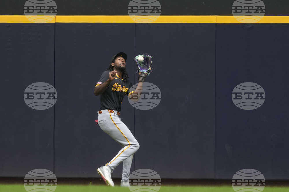 Pirates Brewers Baseball