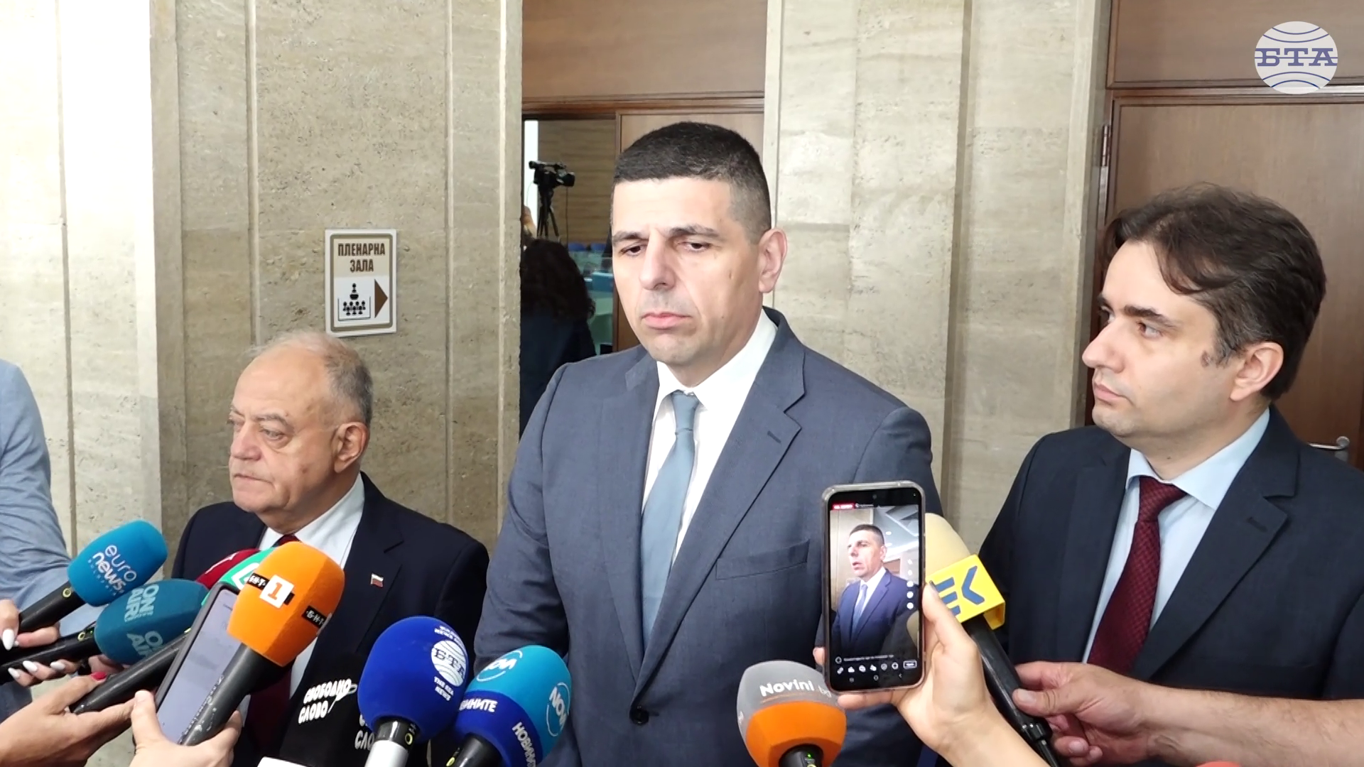 Няма да разцепим коалицията за кефа на Борисов и Пеевски, заяви Ивайло Мирчев