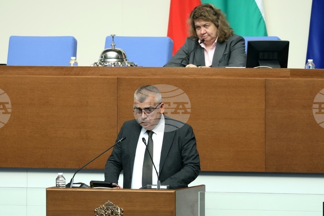 Ще бъдем коректив на властта, защитник на всички български граждани и честен глас на общините, каза Хайри Садъков от АПС