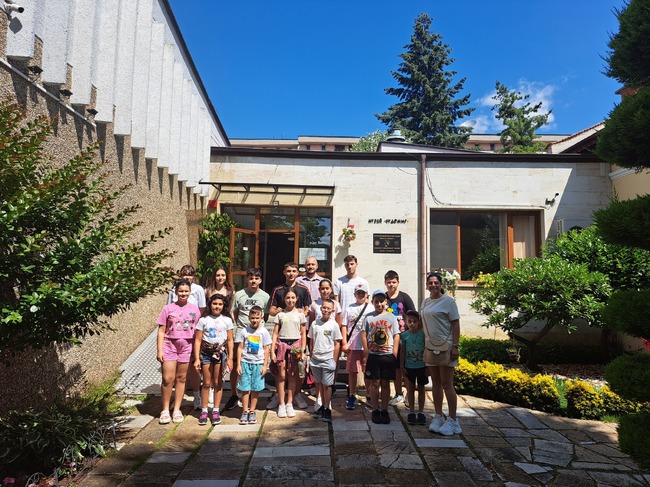 Възпитаници на училище „Родна стряха“ в Арадипу, Кипър, са на екскурзия в България