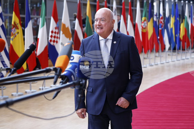 Австрийският канцлер Щокер бе приет от френския президент Макрон в Париж