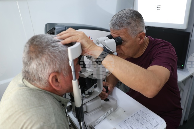 Уникален апарат с изкуствен интелект беше използван от български специалисти при безплатни медицински прегледи в Голо бърдо, Албания