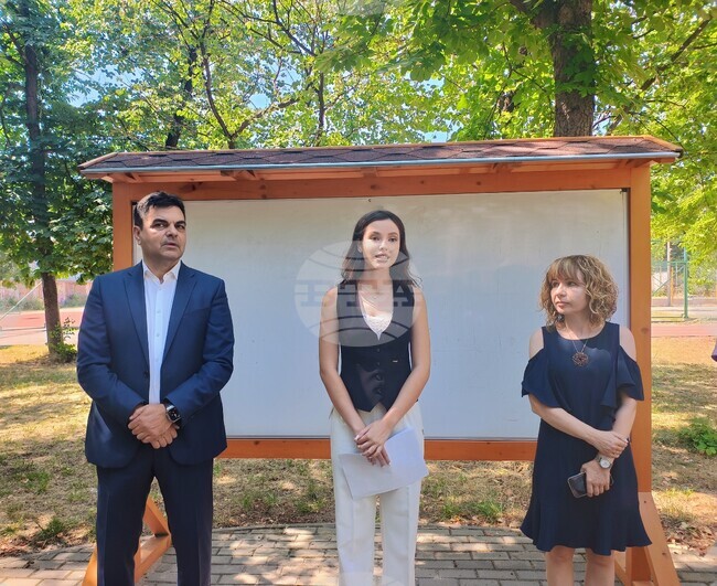 „Мис България” Симона Петрова обяви кампания за закупуване на автоматични външни дефибрилатори за училищата в страната 