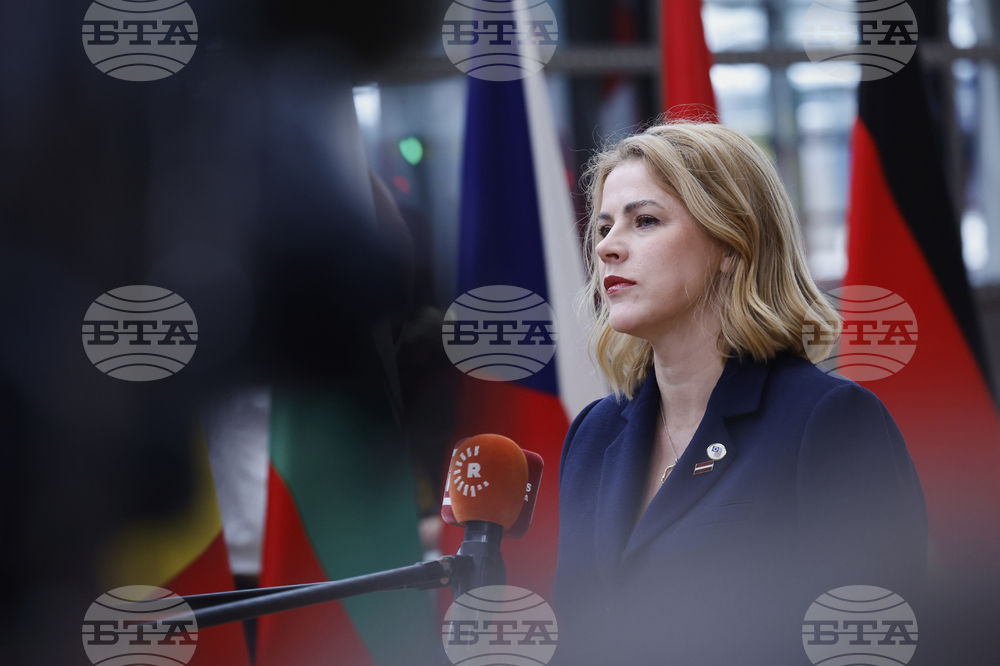 Латвия достави първите бронирани превозни средства на Украйна