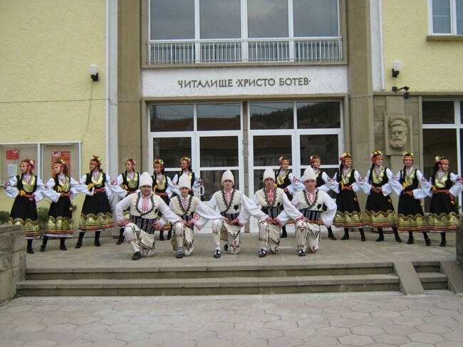 Деца от представителен танцов състав към читалището в Роман са на международен фестивал в Турция