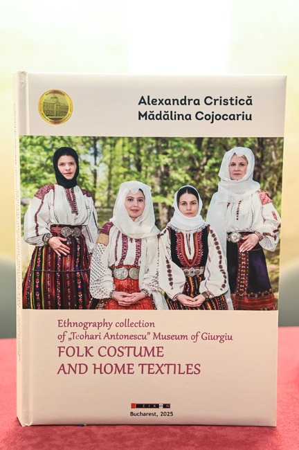 Албум показва красотата на румънските и българските народни носии 
