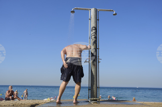 Горещата вълна, обхванала Гърция, се очаква да продължи до четвъртък