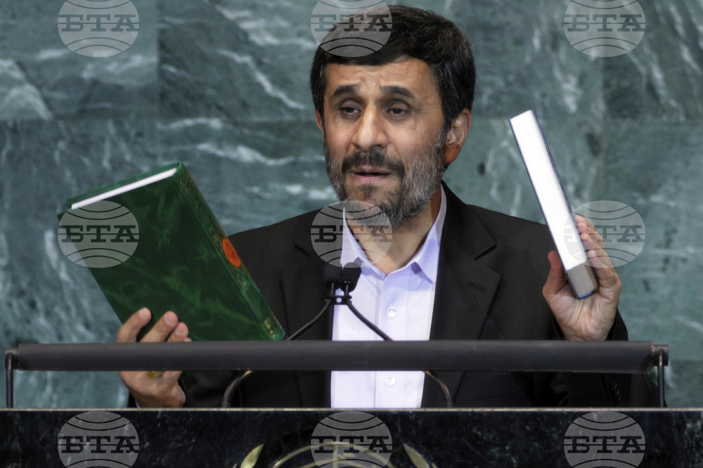 ДПА: Партията на Ахмадинеджад обяви, че той не е мъртъв