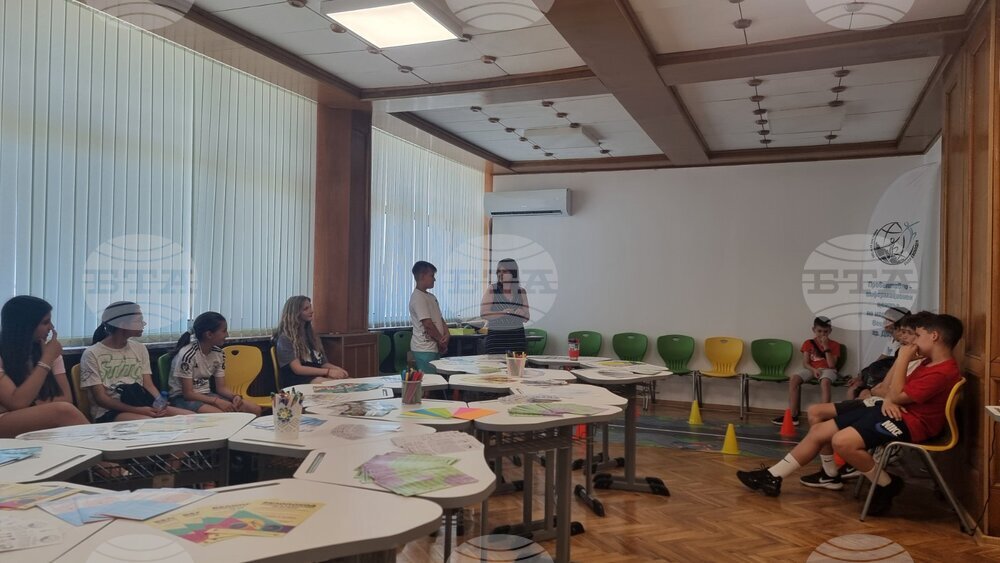 Превантивно-информационният център по наркотични вещества в Добрич запозна деца и граждани с опасностите, които крият зависимостите