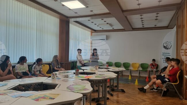 Превантивно-информационният център по наркотични вещества в Добрич запозна деца и граждани с опасностите, които крият зависимостите