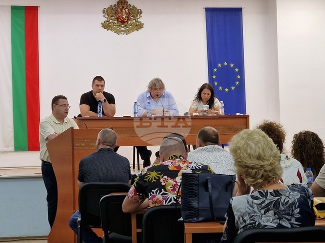 Причината за липсата на вода в селата Хаджидимитрово и Горна Студена е в дренажните водоизточници, каза кметът на община Свищов