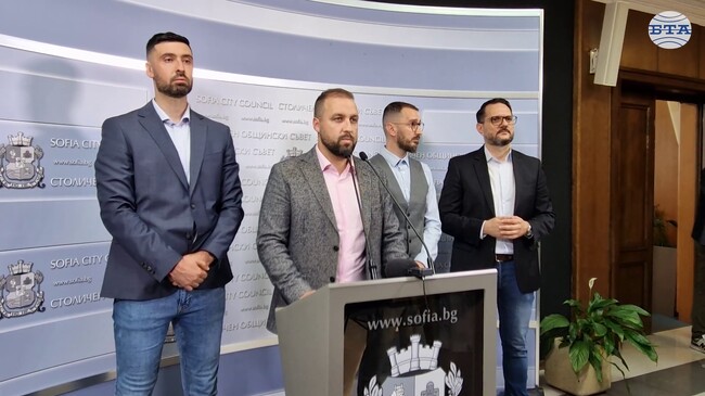 Отказахме да сме част от схеми и от задкулисието, заявиха напусналите "Продължаваме промяната" районни кметове и общински съветници