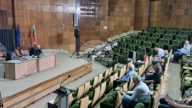 След дълъг дебат Общинският съвет в Смолян гласува да се обяви конкурс за отдаване под наем на сграда в село Смилян за фабрика за биоагенти
