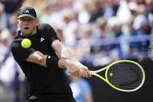 Алехандро Давидович-Фокина елиминира Якуб Меншик на турнира по тенис в Ийстбърн