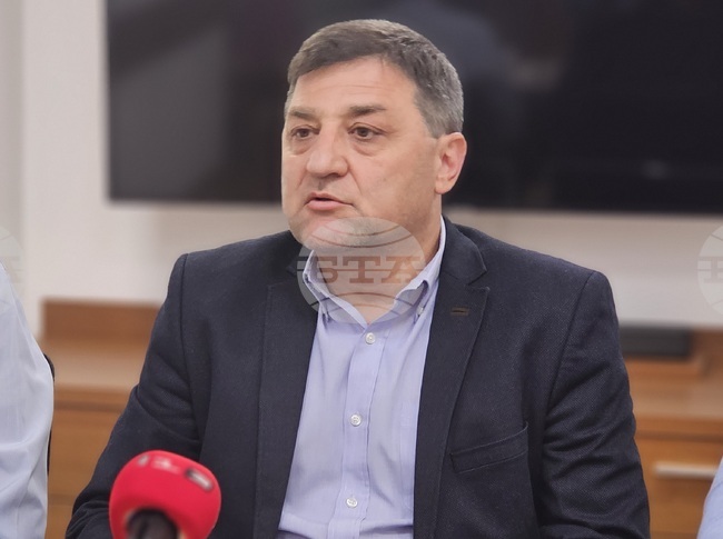 С единия от сбилите се ученици от гимназията по дървообработване в Русе са работили експерти, но явно без резултат, коментираха от прокуратурата