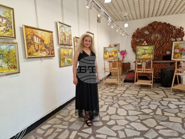 Пернишката художничка Екатерина Рангелова представи третата си самостоятелна изложба, озаглавена „Сезони на душата“