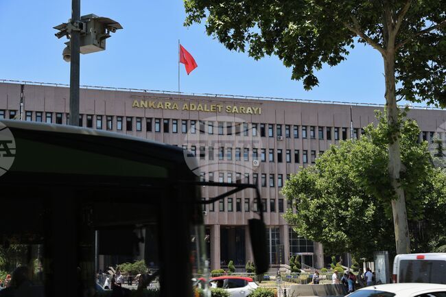 Турски съд постанови 5 месеца затвор за стендъп комедиантка заради нейна шега със Сюлейман Великолепни