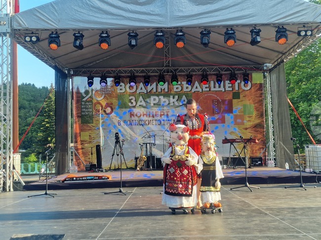 С тричасов спектакъл музеят в Смолян отбеляза 90 години музейно дело в Средните Родопи