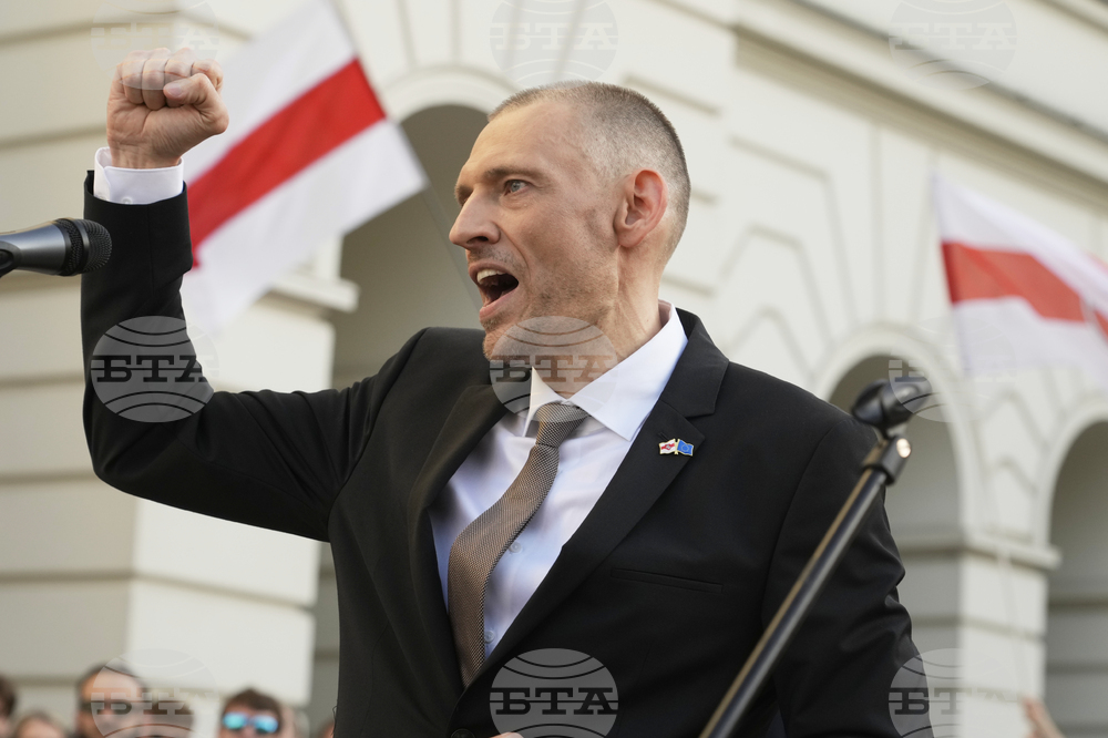 Няколкостотин беларуски дисиденти се събраха във Варшава, за да поздравят освободения опозиционен лидер Сергей Тихановски