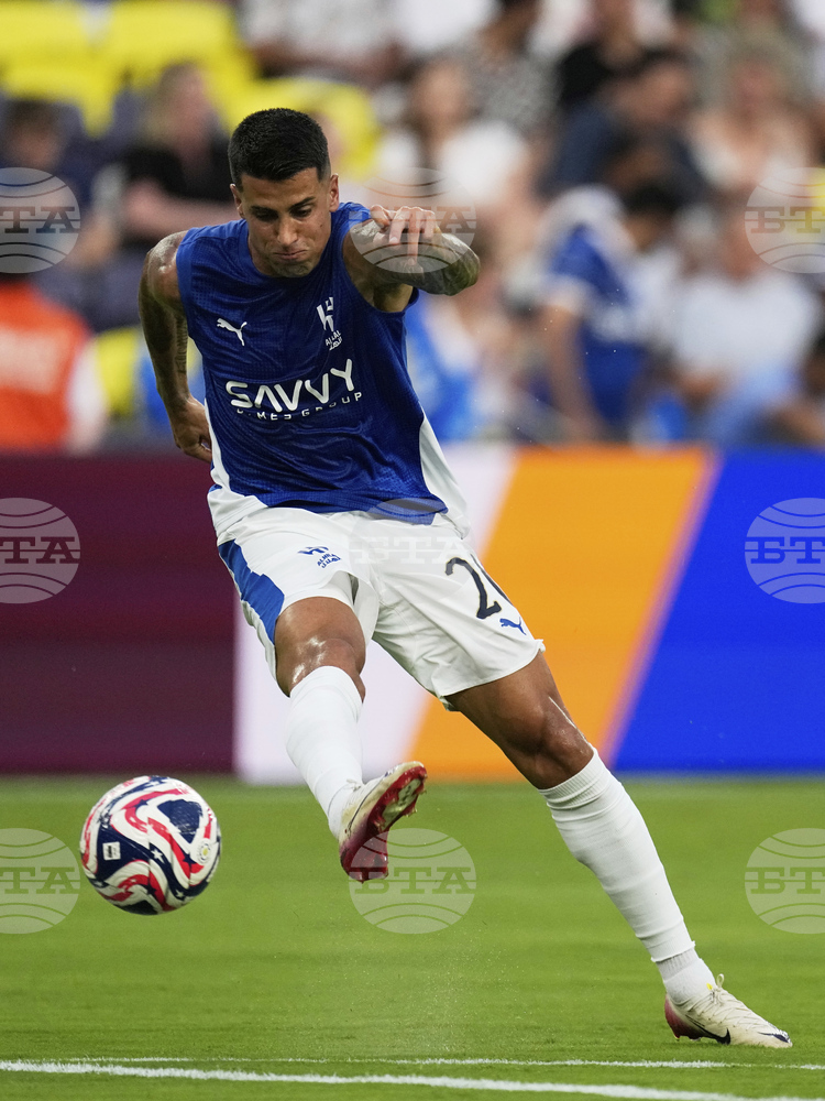 Жоао Кансело е пред завръщане в Барселона