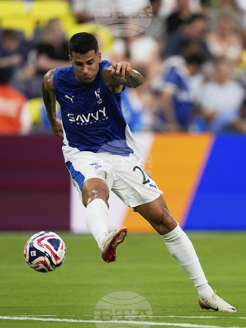 Португалският защитник Жоао Кансело финализира завръщането си в Барселона под наем от Ал-Хилал