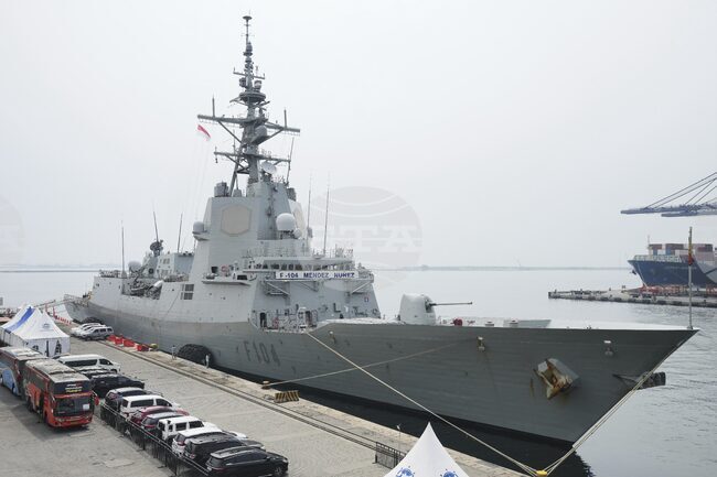 Испания също изпраща военен кораб, който да охранява хуманитарната флотилия, плаваща към Газа