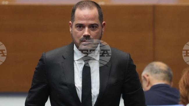 Подкрепяме призива за среща между партиите за закупуване на летателна техника за пожарогасене, каза Калин Стоянов от „ДПС-Ново начало“