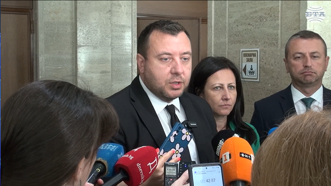 Мнозинството не прие законопроектите на "Възраждане", насочени към борба с криминалната и битовата престъпност, каза депутатът Петър Петров