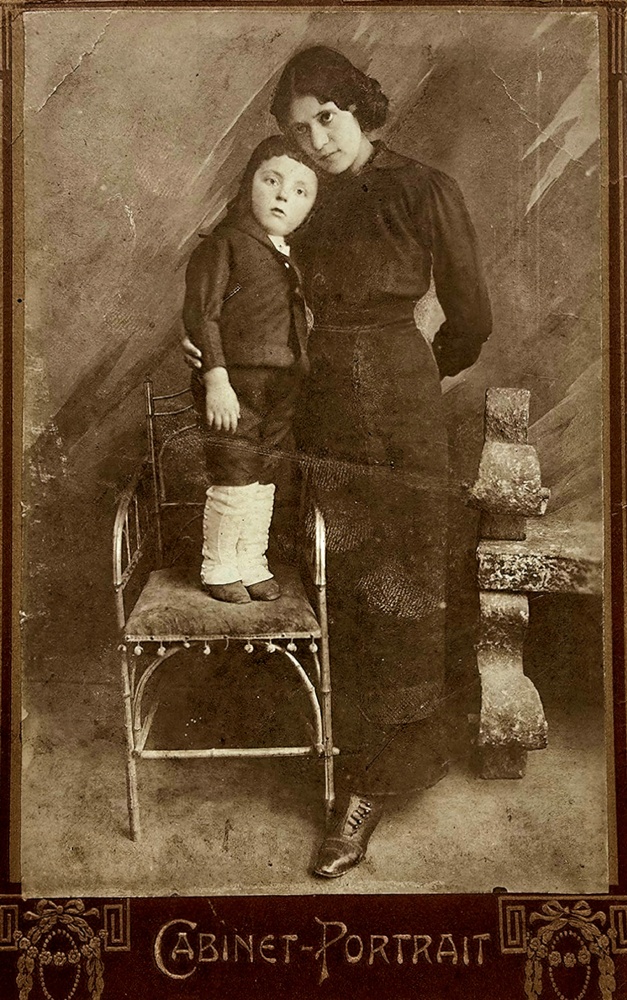 Националният литературен музей представя детска фотография на Димитър Димов
