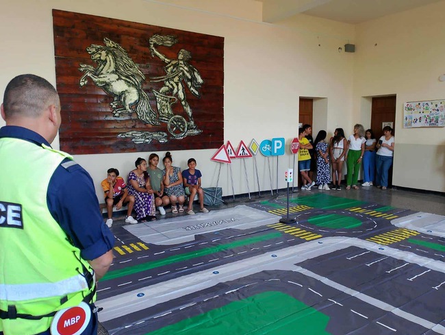 Служители от Районно управление – Нови пазар организираха урок по пътна безопасност с ученици в с. Каспичан