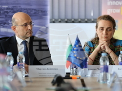 Пловдив - "Диалог Иновации.бг 2040: Изграждане на успешни национални политики за иновации и трансфер на технологии в Европа" - кръгла маса