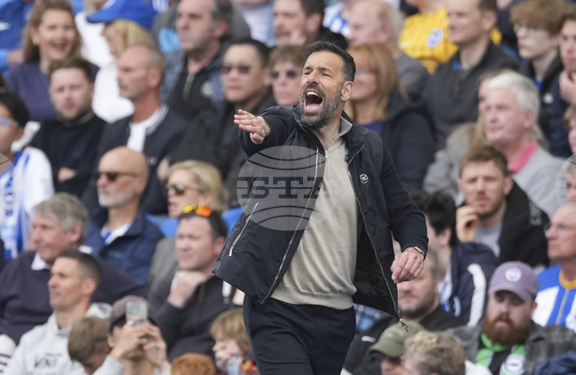 Ван Нистелрой се завръща в треньорския щаб на националния отбор на Нидерландия