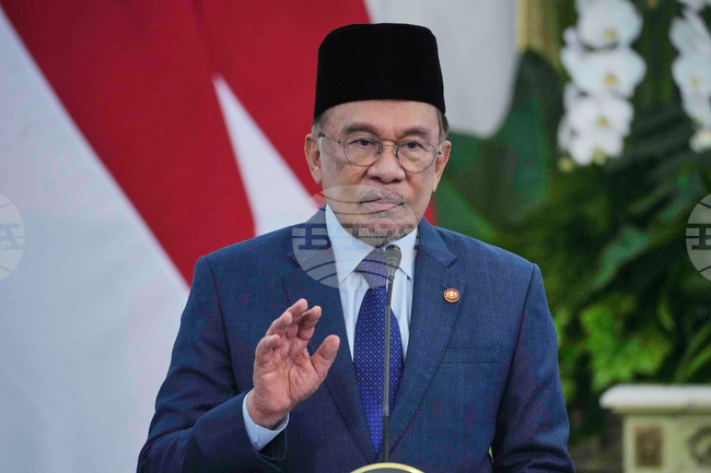 Министър-председателят на Малайзия обяви еднократна парична помощ от близо 24 долара за всеки пълнолетен гражданин на страната на фона на повишаващи се цени