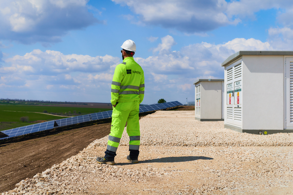 "Соларис Холдинг" пусна в експлоатация нова централа за производство и съхранение на зелена енергия край с. Селановци