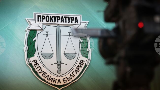 Обвиняем за деяния, извършени спрямо съпругата му в условията на домашно насилие, е задържан с постановление на прокурор