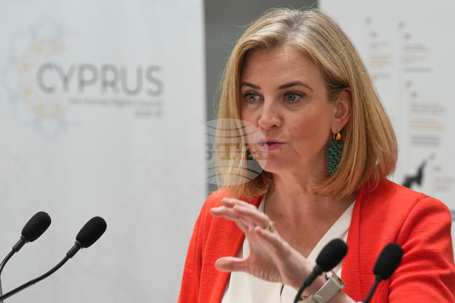 АПА: Австрийският външен министър Беате Майнъл-Райзингер замина за Вашингтон за среща с американския си колега Рубио