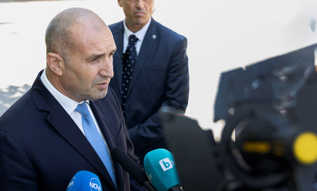 Румен Радев: Да продължаваш да твърдиш, че няма да допуснеш увеличение на цените с въвеждането на еврото при положение, че те вече излетяха неудържимо нагоре, е подигравка с хората