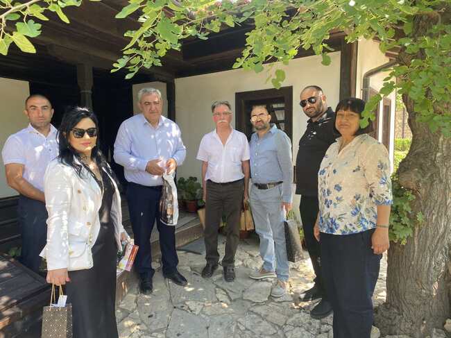 Идея за поставяне на барелеф на Пейо Яворов в Горис бе обсъдена от представители на Община Чирпан и делегация от арменския град