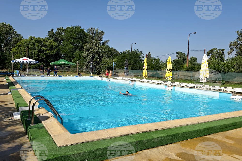 От началото на годината в Софийска област са извършени проверки на 50 басейна, всички проби са в нормите, съобщиха от РЗИ