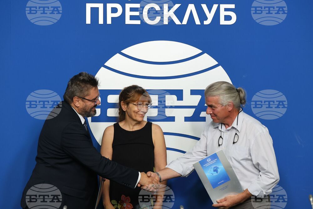 Национален пресклуб на БТА - договор - подписване