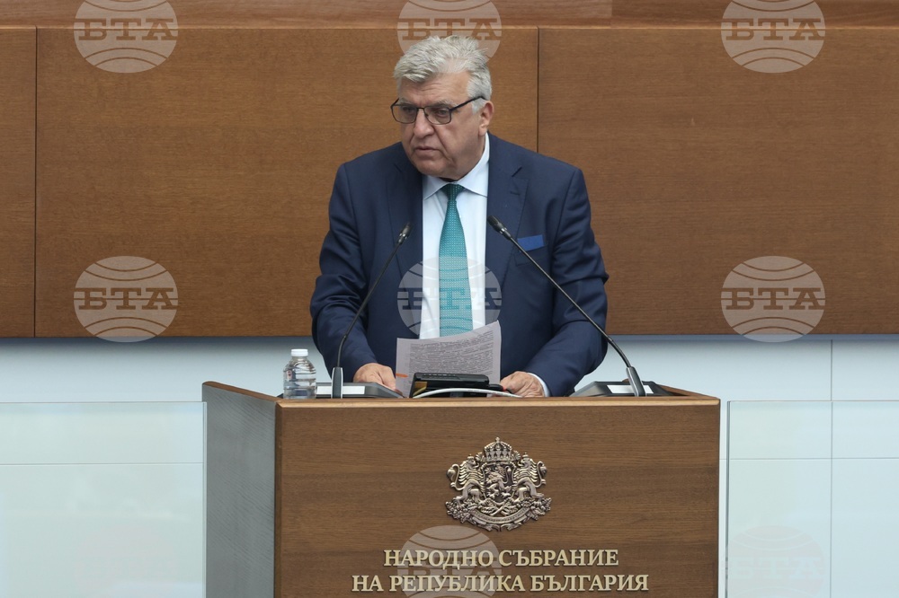 Министърът на околната среда призова гражданите да подават сигнали за нерегламентирани сметища и други нередности, но с достоверна информация