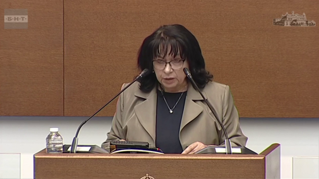 Евентуалното въвеждане на субсидии за закупуване на електромобили у нас трябва да е съобразено с политиката на фискална консолидация, заяви Теменужка Петкова