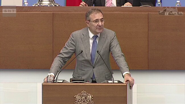 Най-важно е сляпо-глухите хора да бъдат приобщени, това може да стане през социалните предприятия, смята министър Гуцанов