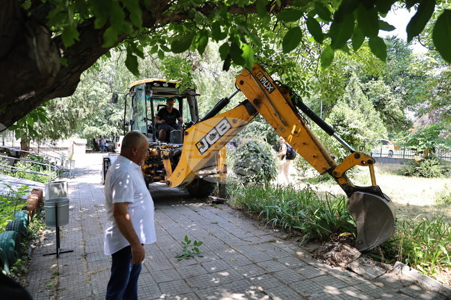 Със символична първа копка беше дадено началото на обновяването на Дома за възрастни хора "Св. Василий Велики" в Пловдив
