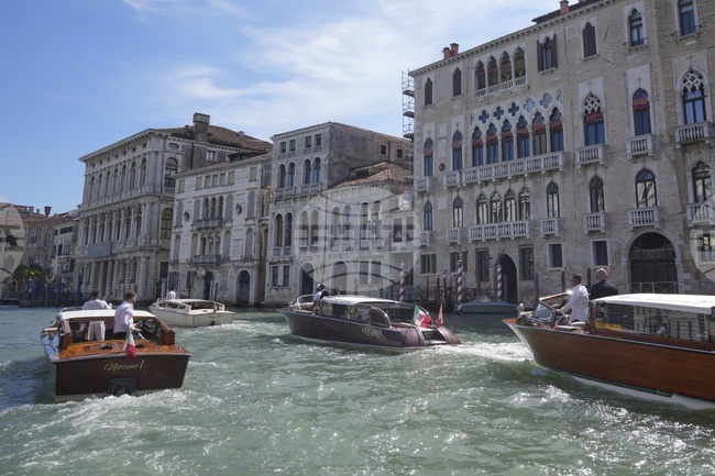 Хакери откраднаха лични данни на десетки хиляди гости на италиански хотели 
